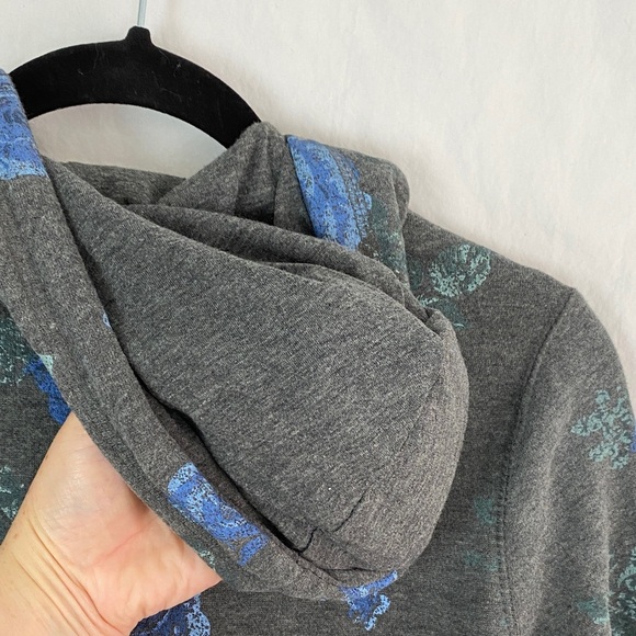 Bluenotes Hoodie Zip Up Gray with Painted Blue Roses - Picture 4 of 11